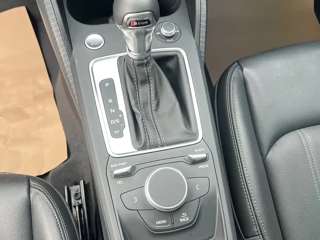 Audi Q2L 2025 из CN, фото 9