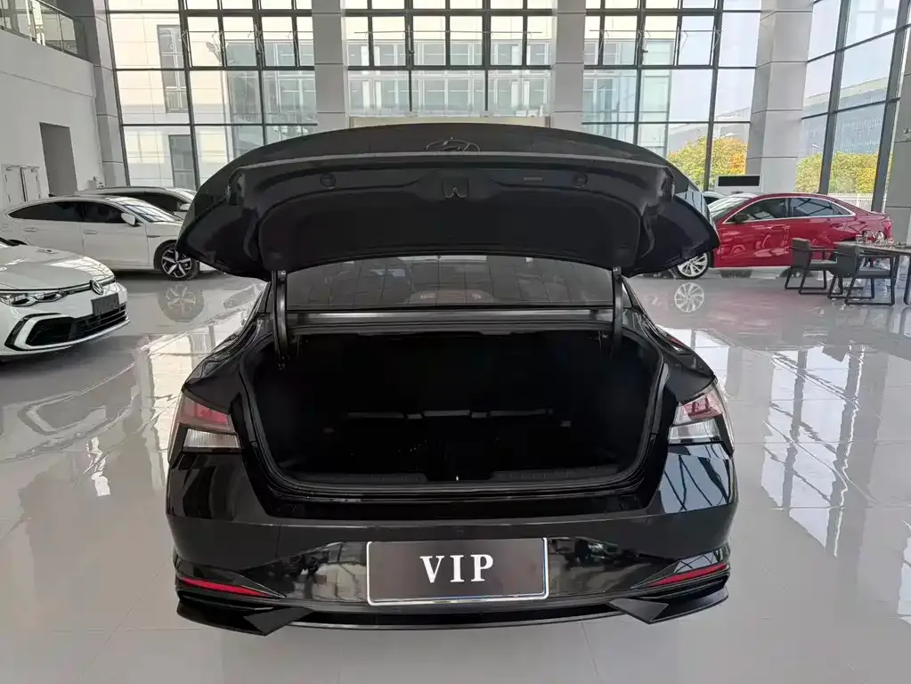 Hyundai Elantra 2023 из CN, фото 7