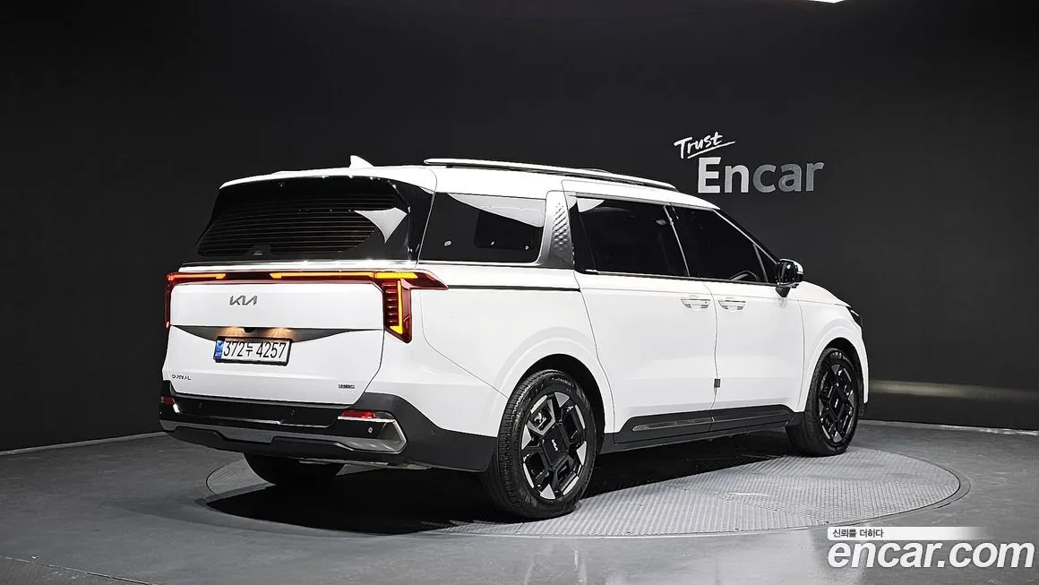 Kia Carnival — фото 2