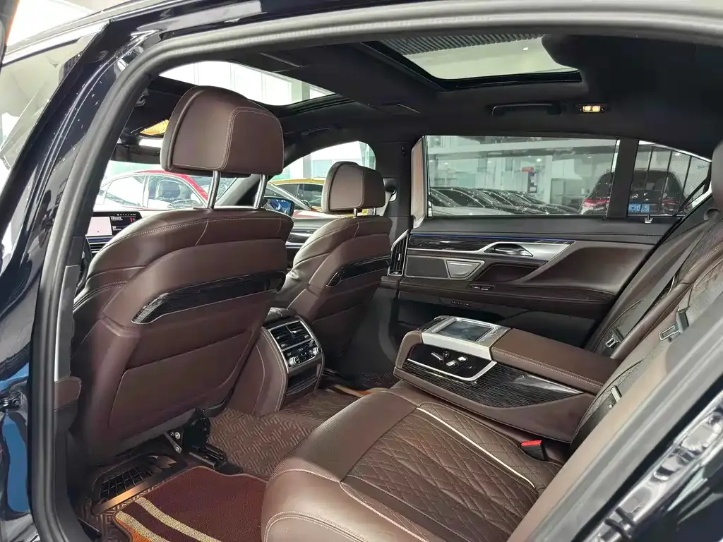 BMW 7 Series 2022 из CN, фото 10
