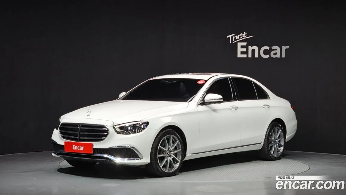 Mercedes-Benz E-Class — фото 1