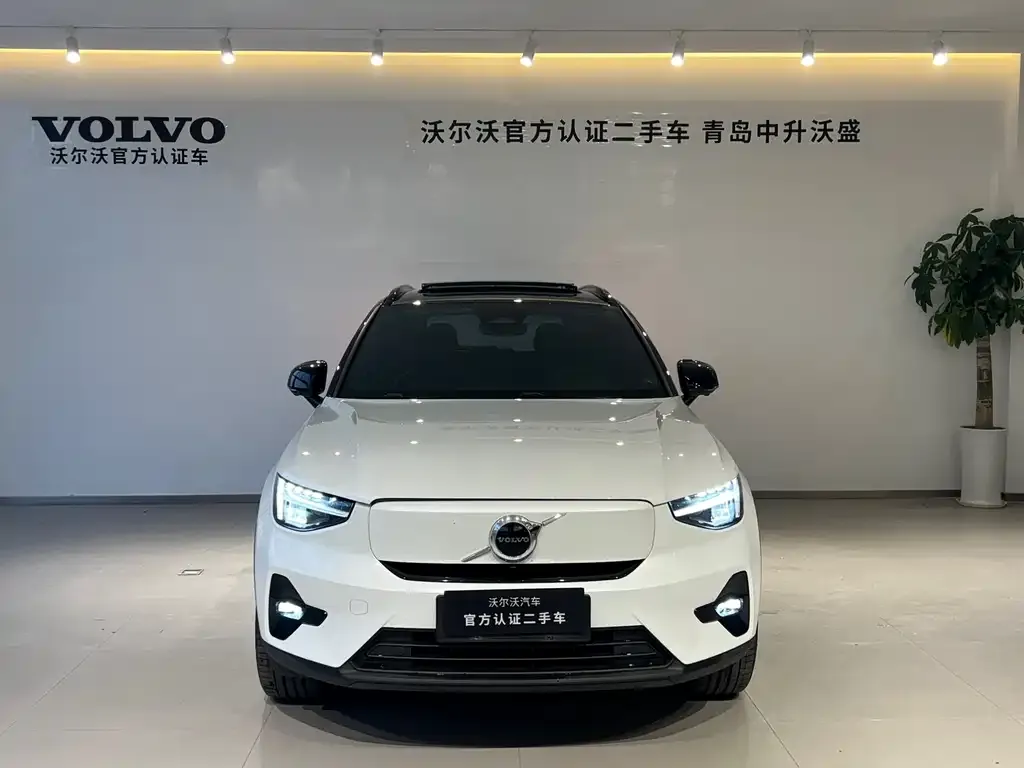 Volvo XC40 NEV — фото 2