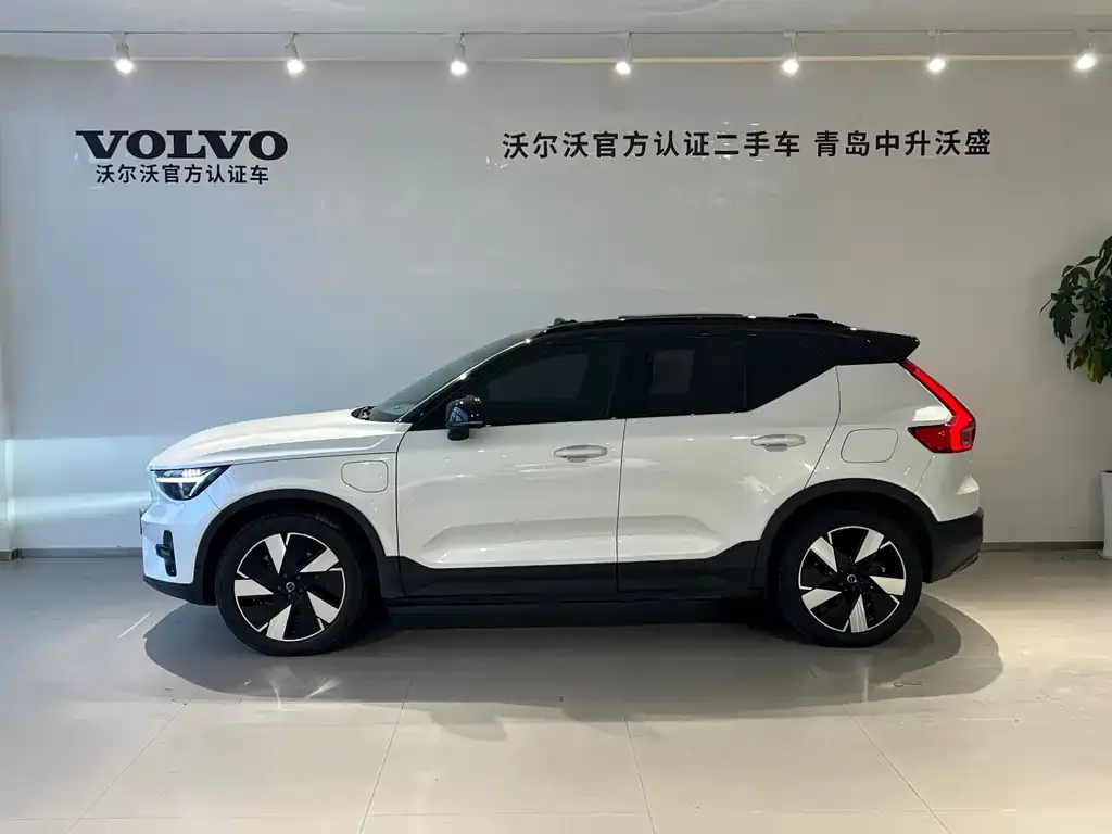 Volvo XC40 NEV — фото 3
