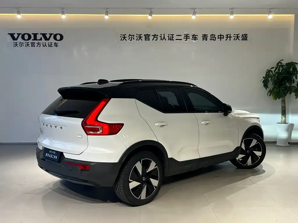 Volvo XC40 NEV — фото 4