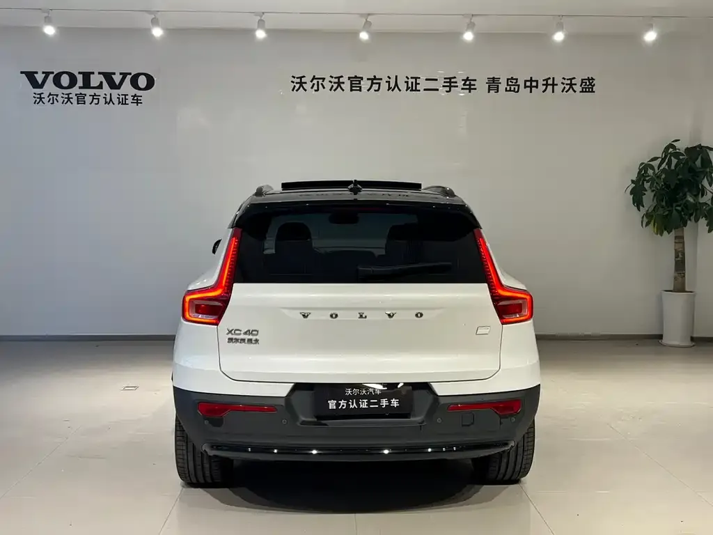Volvo XC40 NEV — фото 5