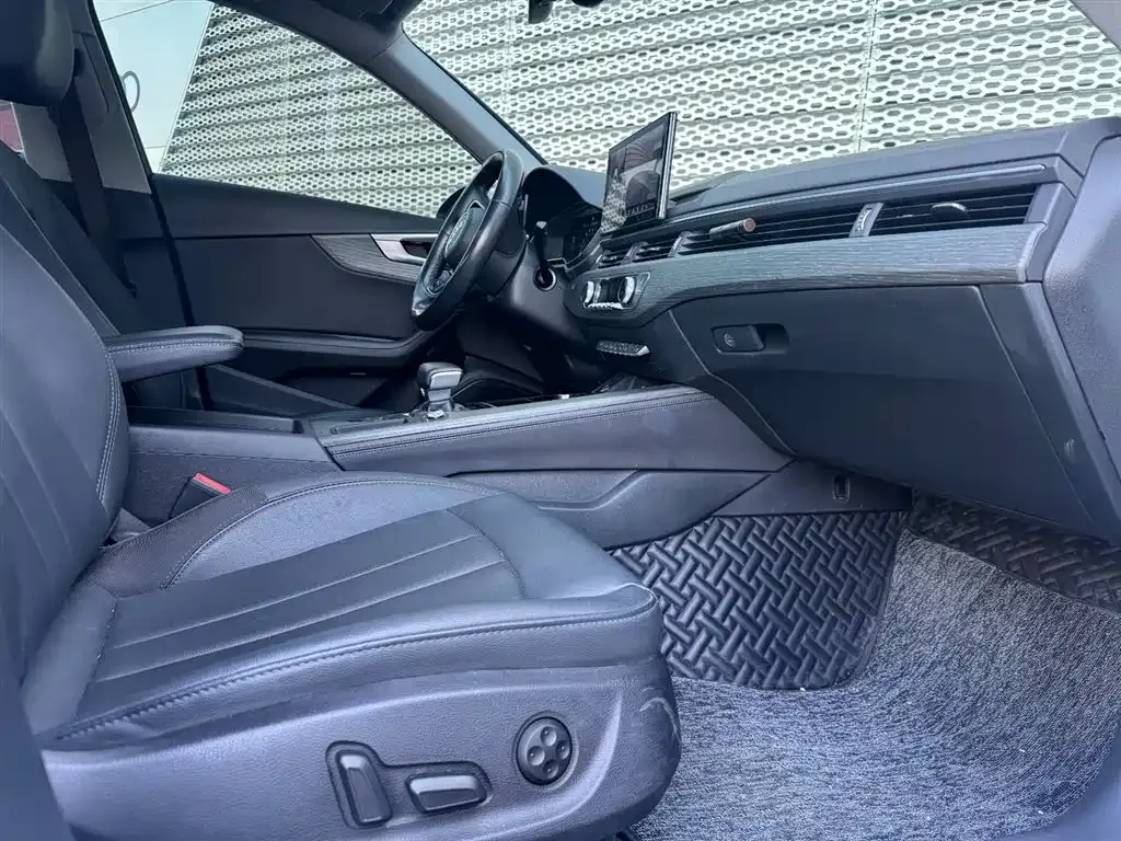 Audi A4L 2022 из CN, фото 10