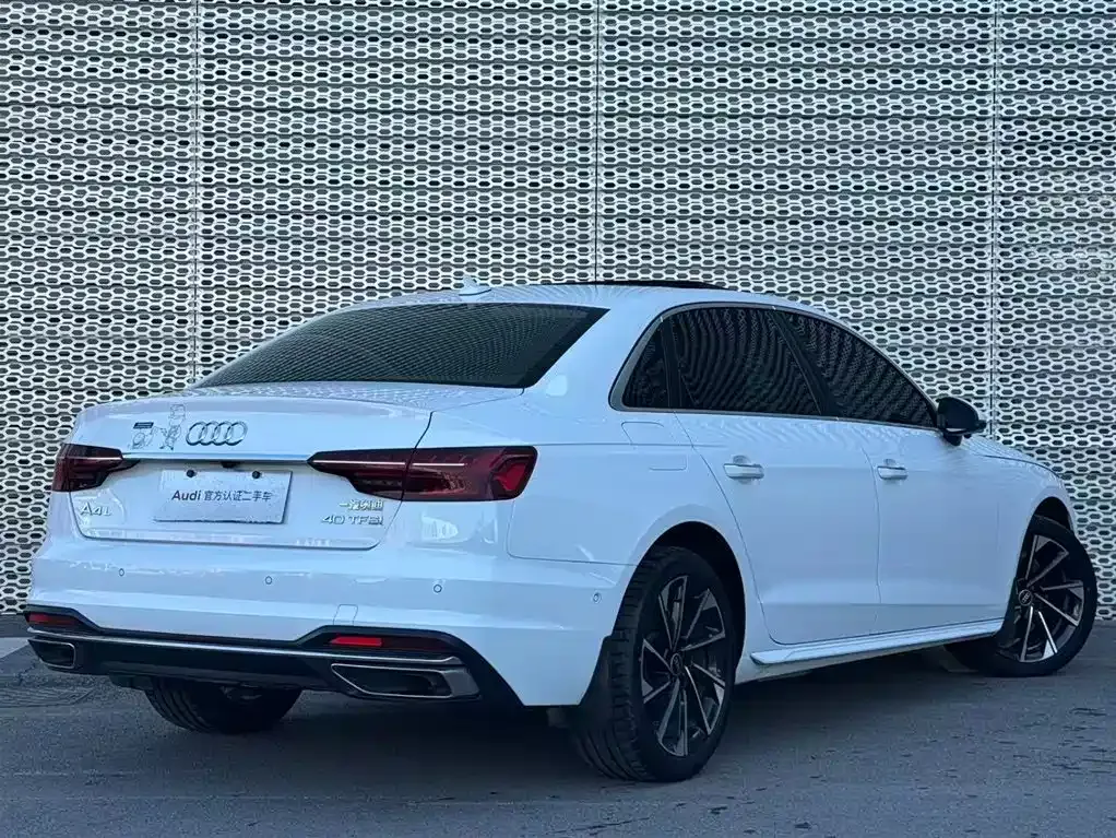 Audi A4L 2022 из CN, фото 2