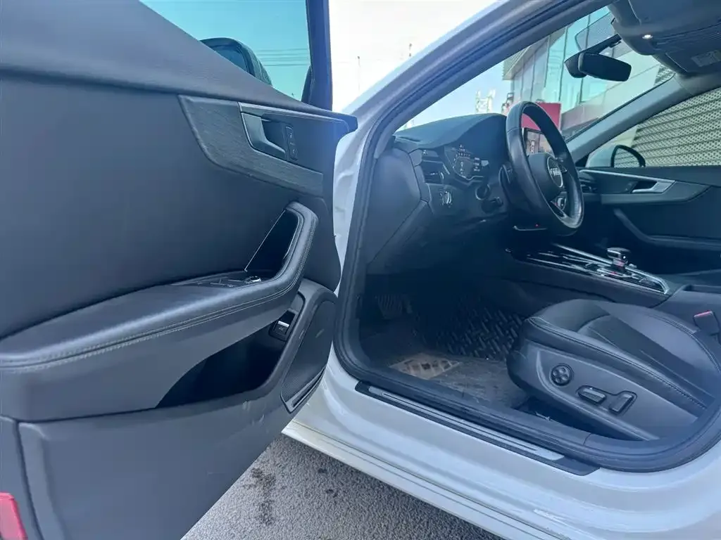 Audi A4L 2022 из CN, фото 6