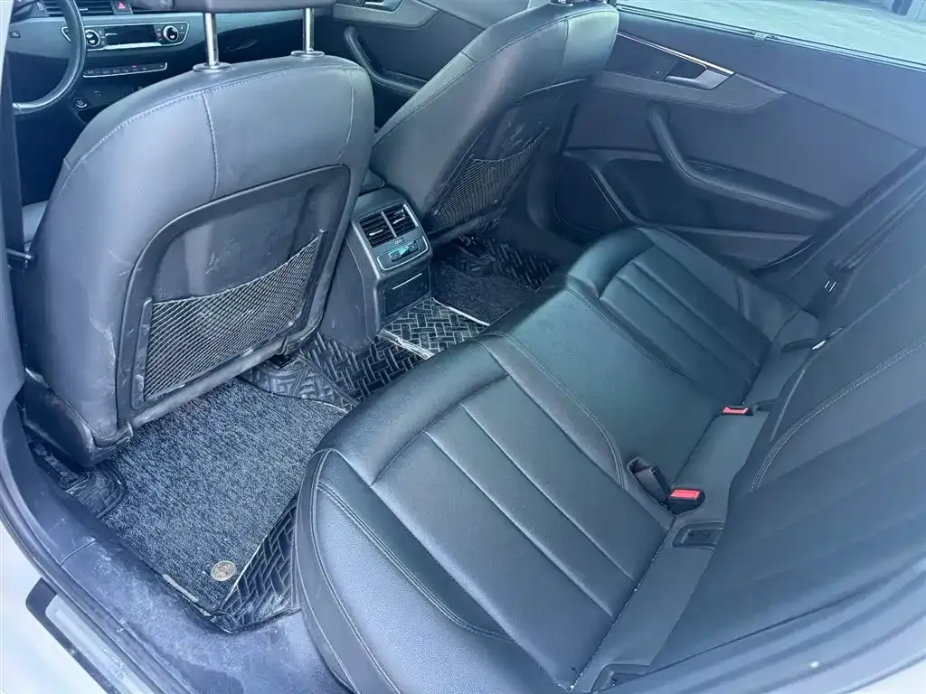 Audi A4L 2022 из CN, фото 9