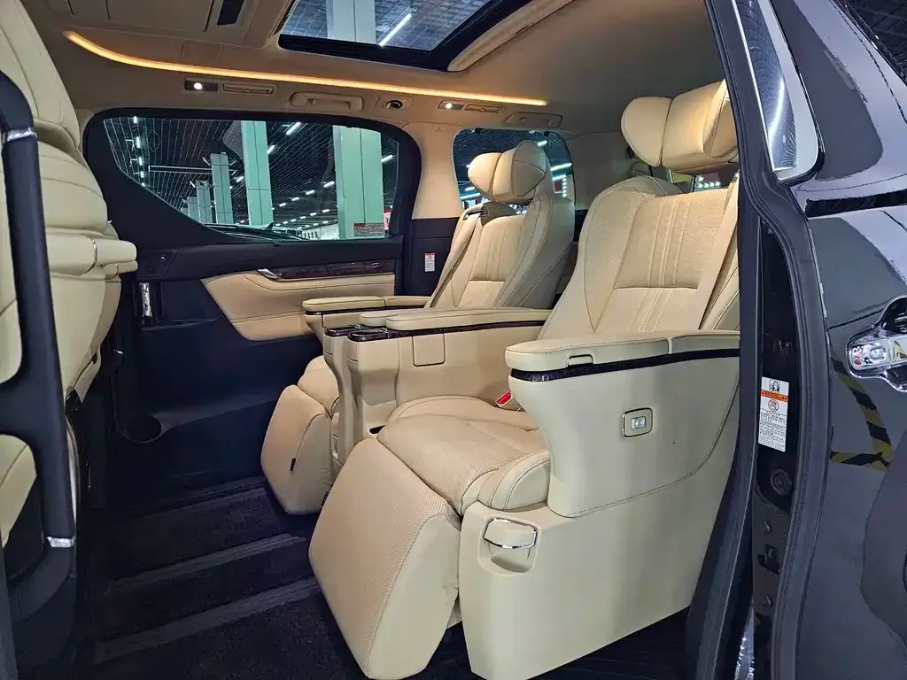 Toyota Vellfire 2022 из CN, фото 5