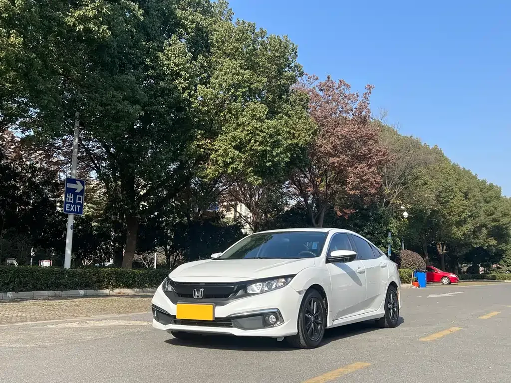 Honda Civic — фото 1