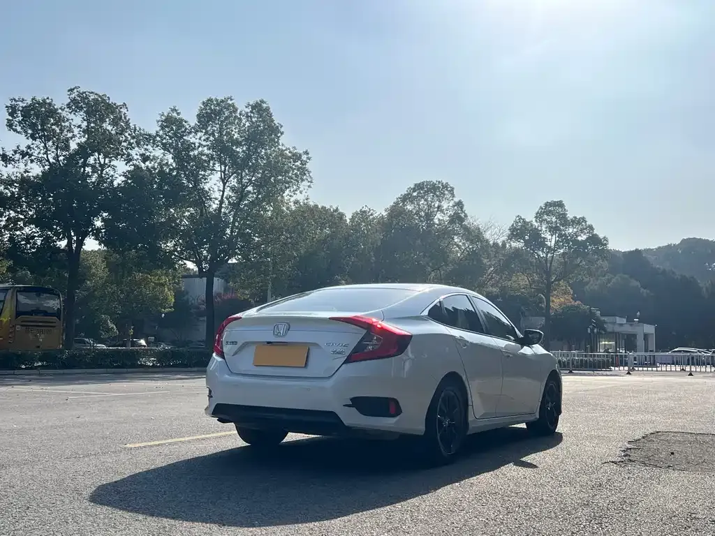 Honda Civic — фото 7