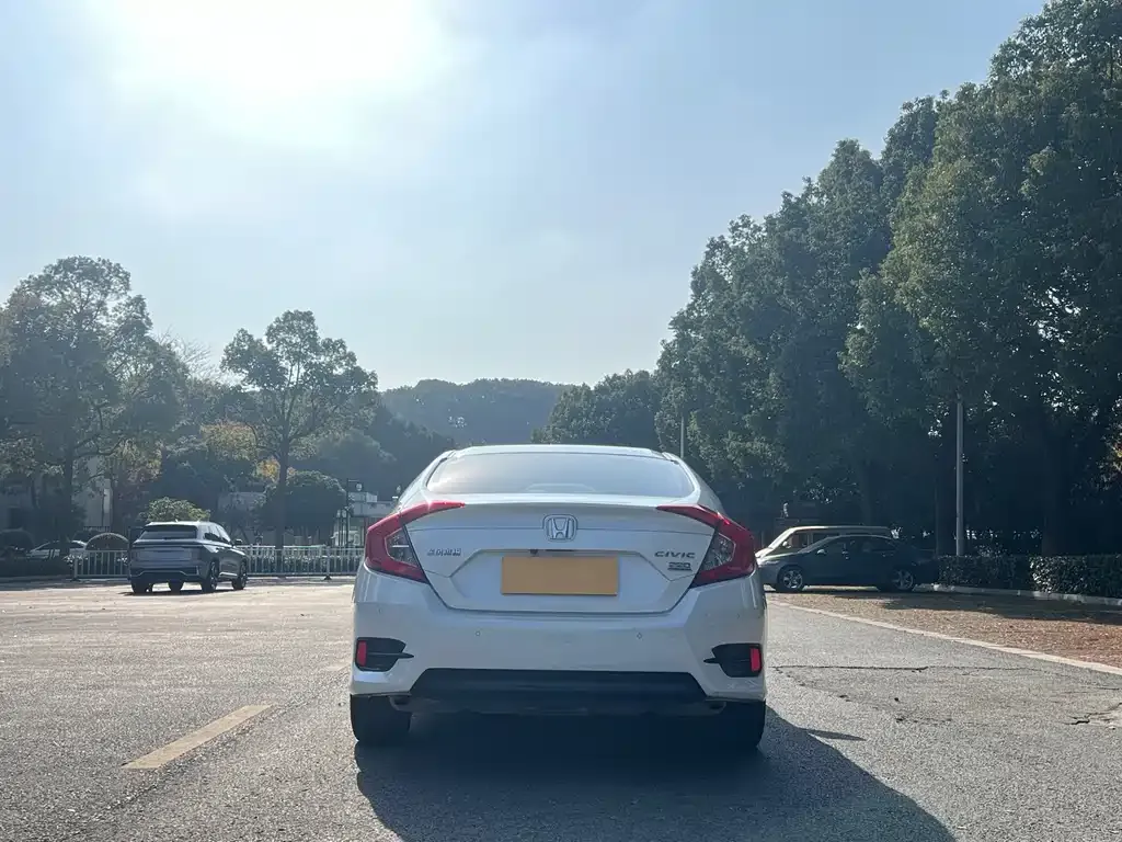 Honda Civic — фото 8