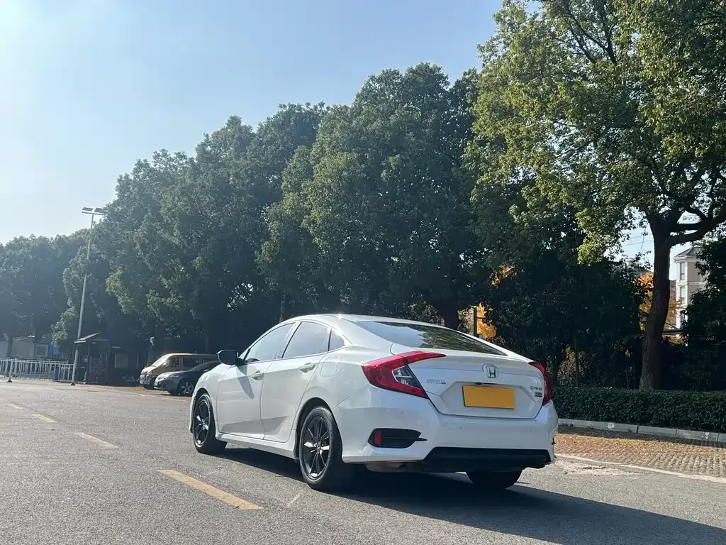 Honda Civic — фото 9