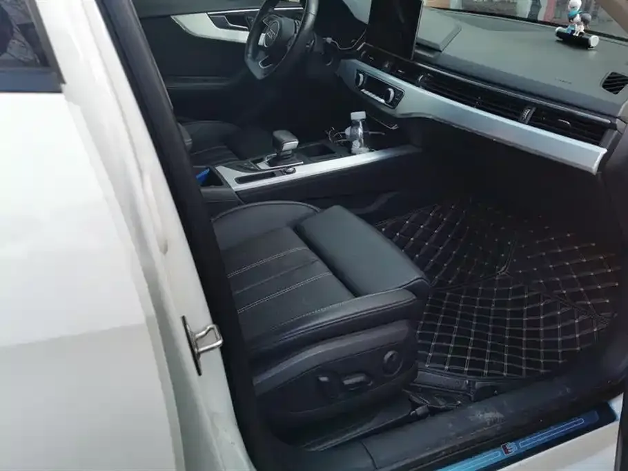 Audi A4L 2022 из CN, фото 8