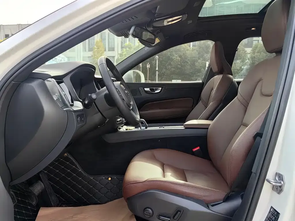 Volvo XC60 2022 из CN, фото 7