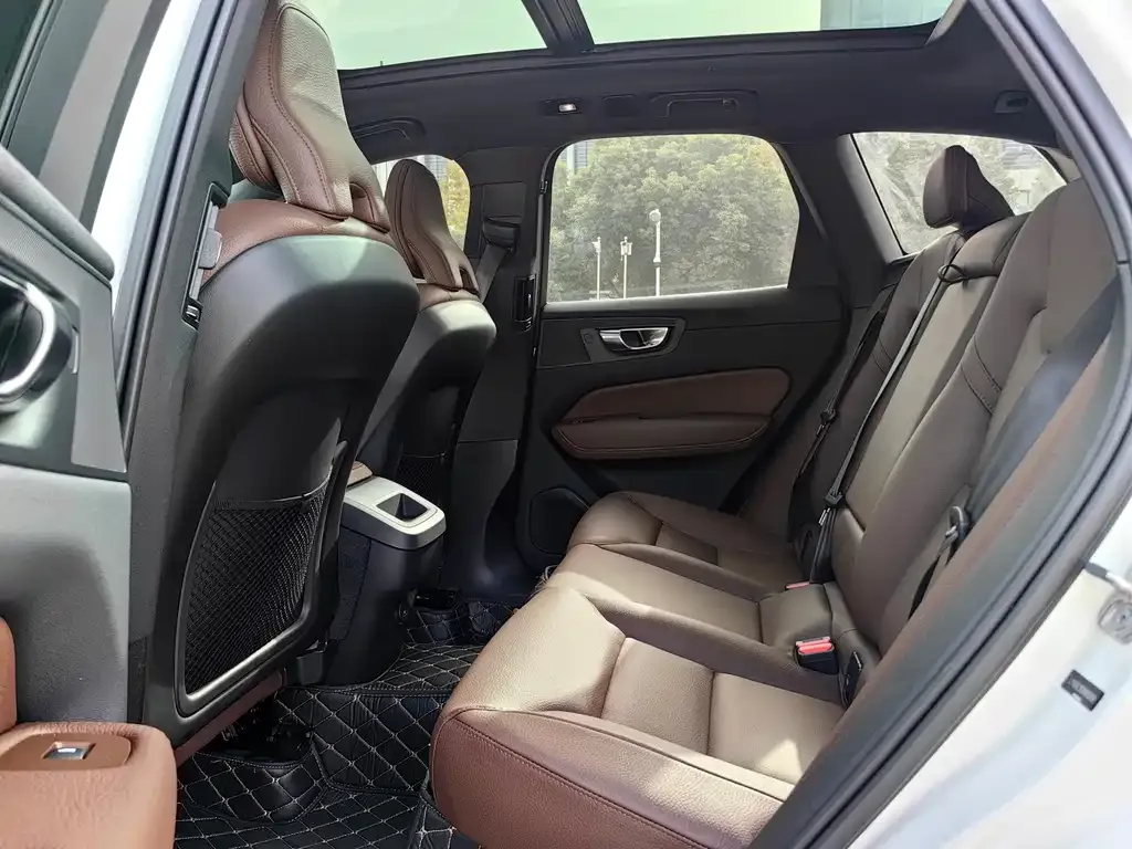 Volvo XC60 2022 из CN, фото 8