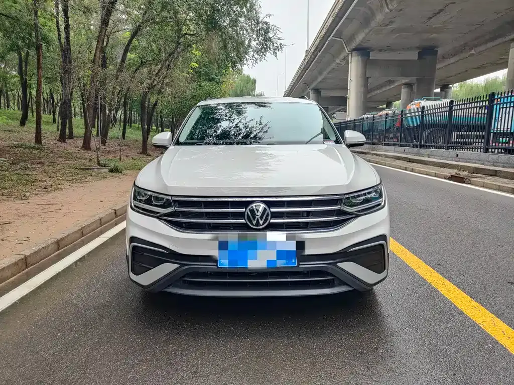 Volkswagen Tiguan L — фото 3