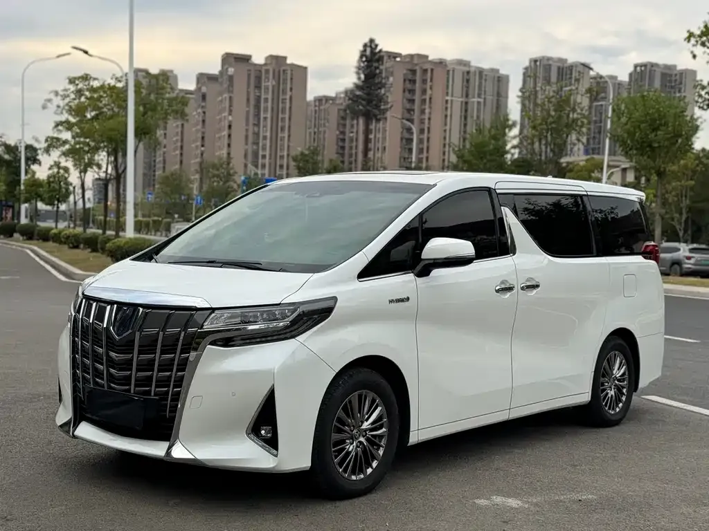 Toyota Alphard 2023 из CN, фото 1
