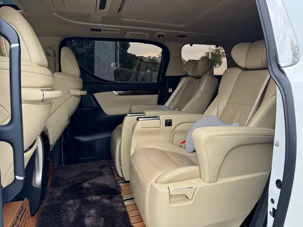 Toyota Alphard 2023 из CN, фото 5