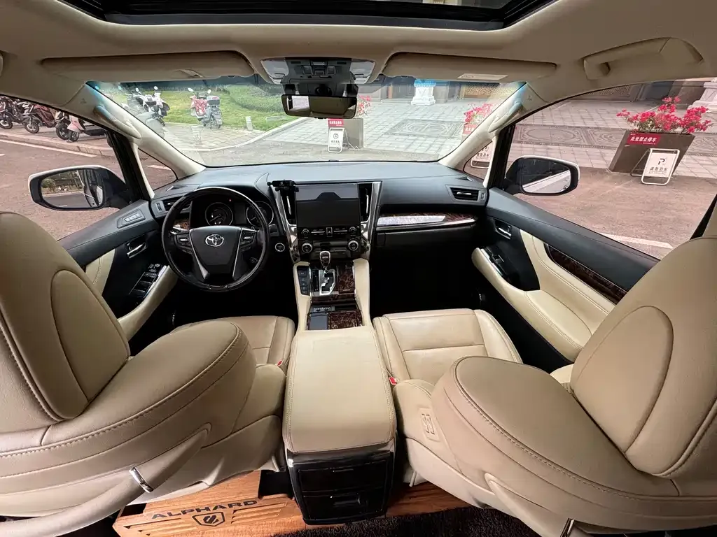 Toyota Alphard 2023 из CN, фото 9
