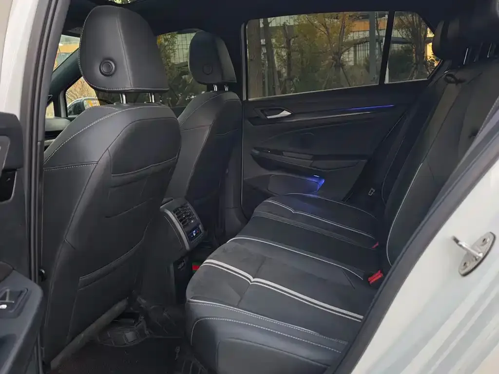 Volkswagen Golf 2022 из CN, фото 7