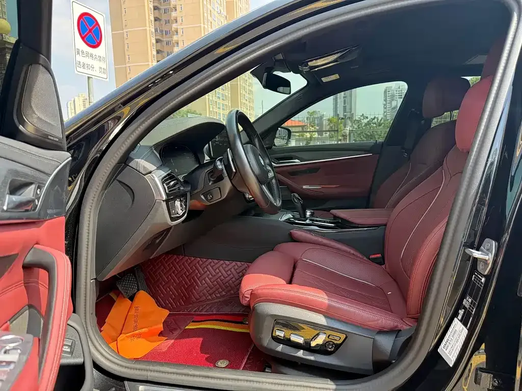 BMW 5 Series 2023 из CN, фото 4