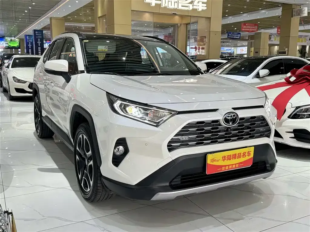Toyota RAV4 — фото 3