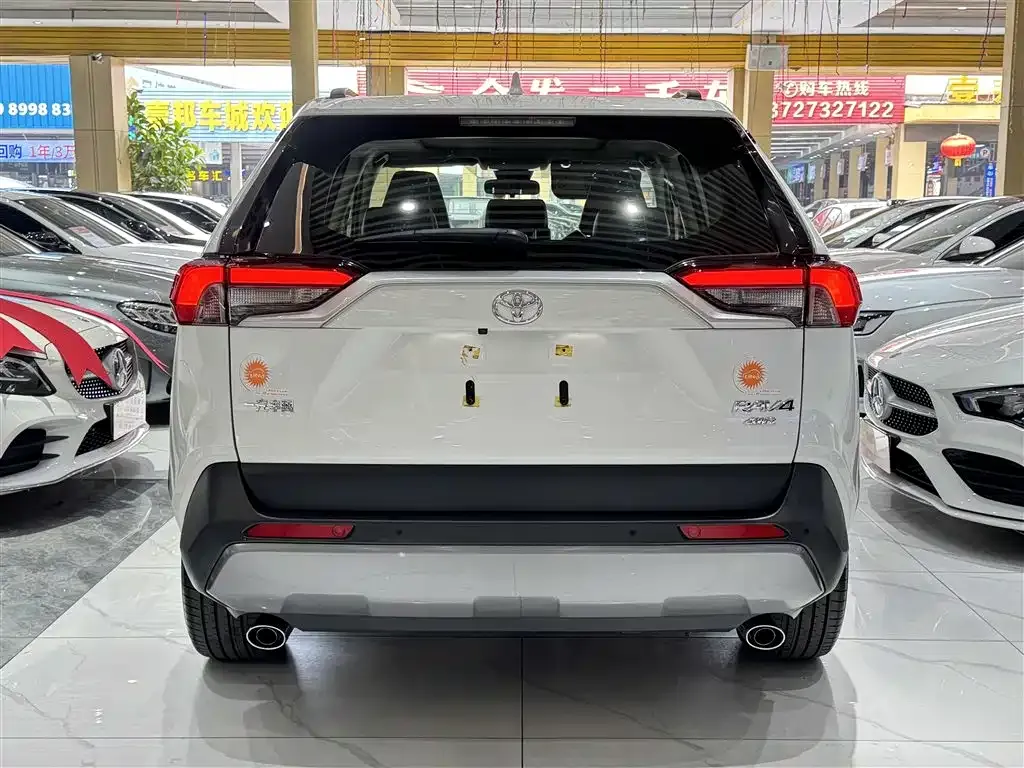 Toyota RAV4 — фото 5