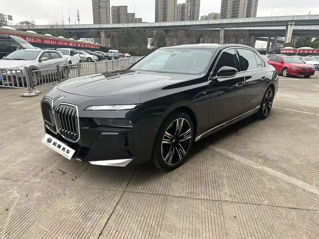 BMW 7 Series — фото 1