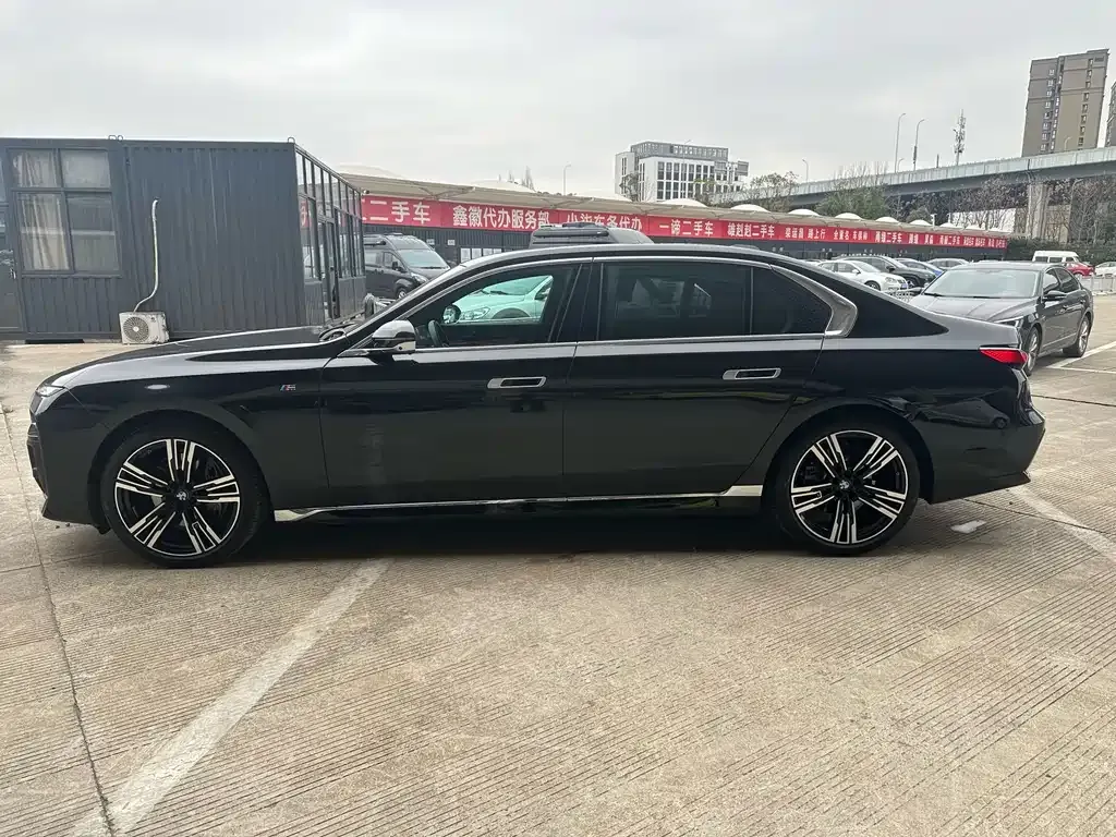 BMW 7 Series — фото 2