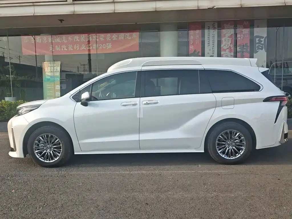 Toyota Sienna 2025 из CN, фото 3