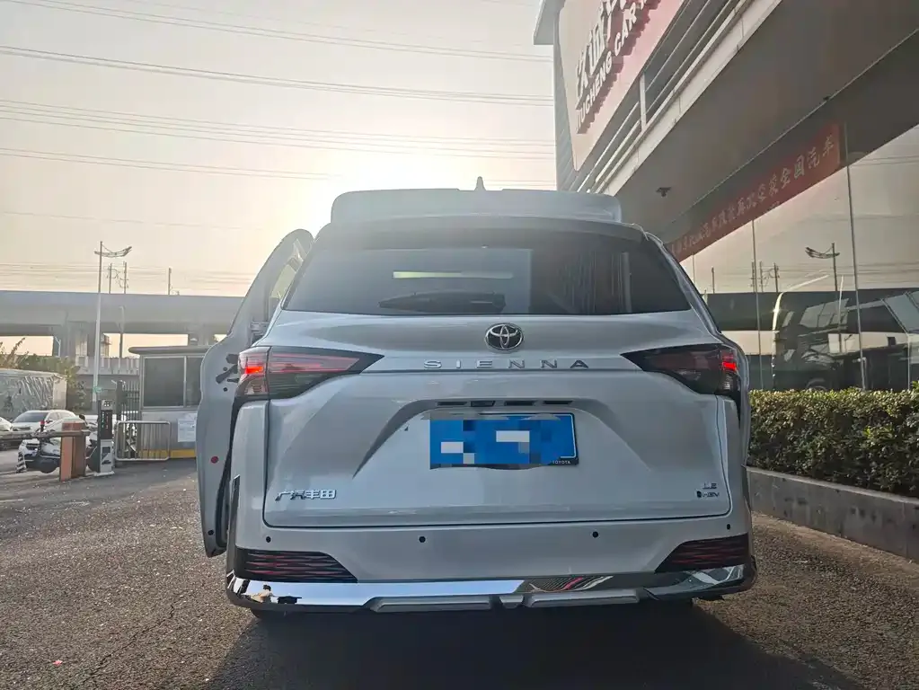 Toyota Sienna 2025 из CN, фото 4