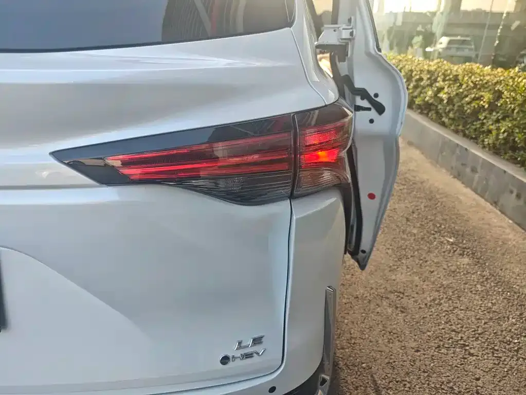 Toyota Sienna 2025 из CN, фото 6