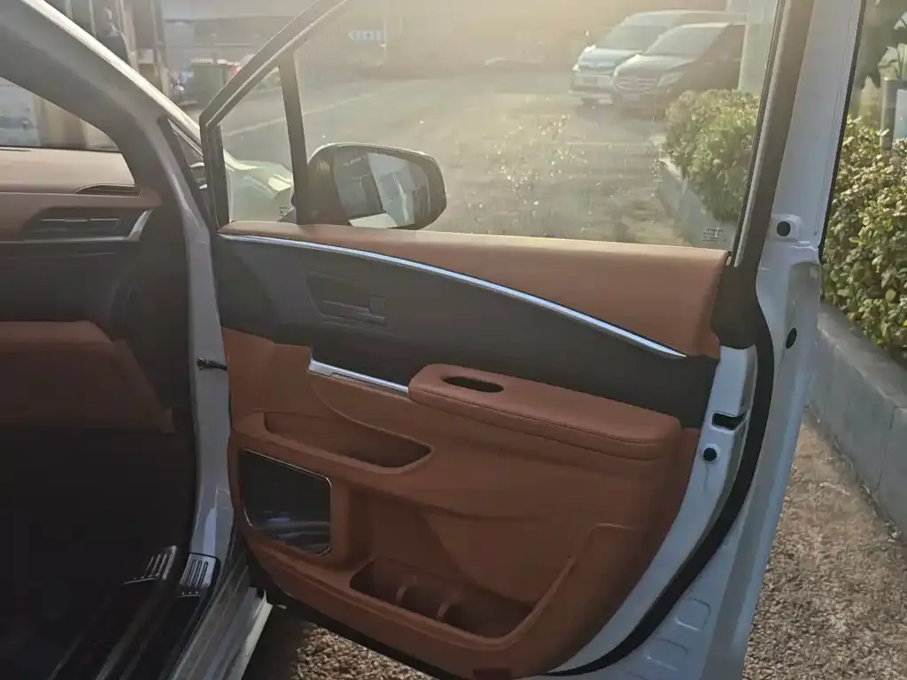 Toyota Sienna 2025 из CN, фото 8