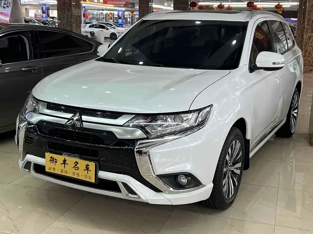 Mitsubishi Outlander 2022 из CN, фото 1