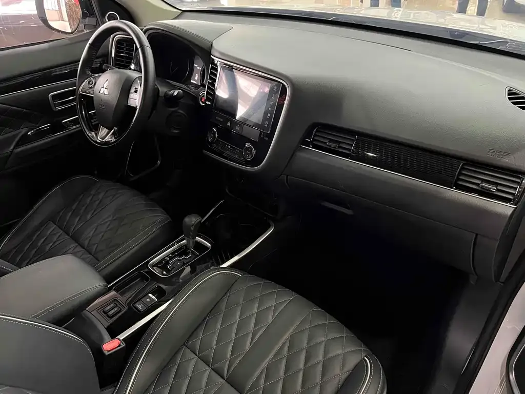 Mitsubishi Outlander 2022 из CN, фото 10