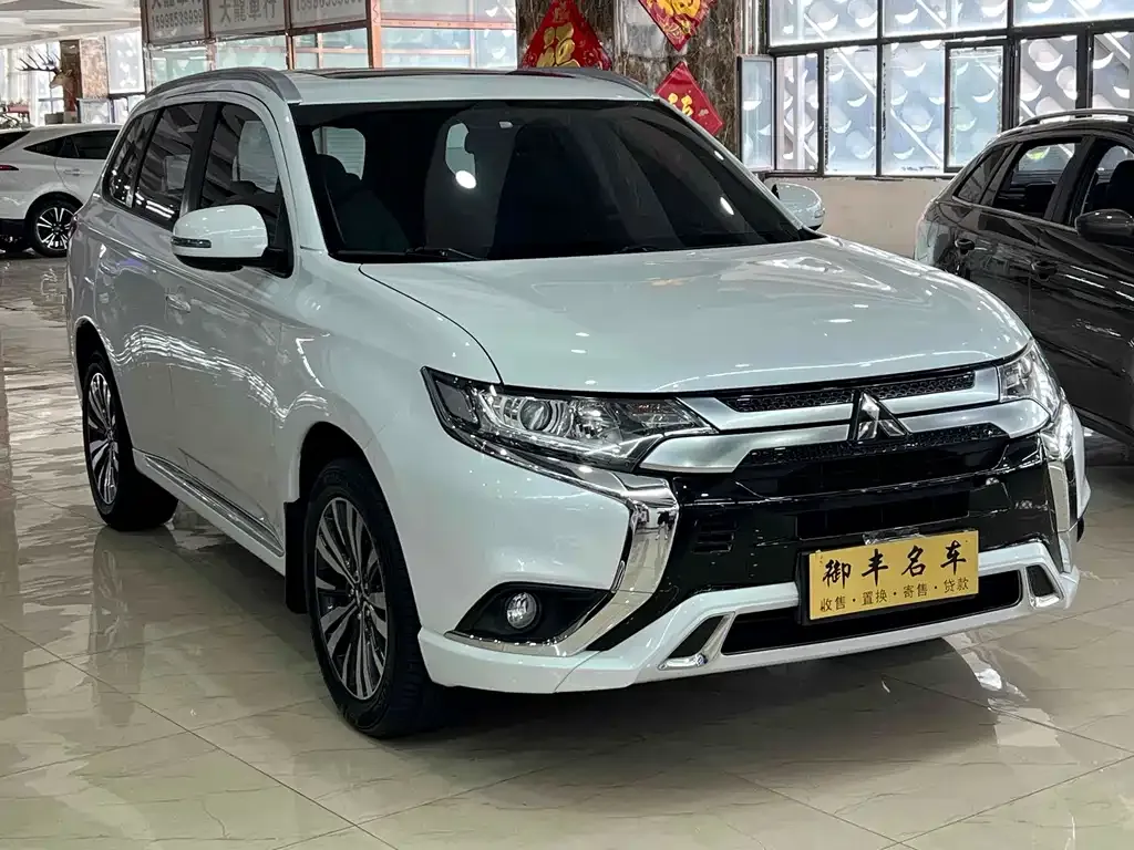 Mitsubishi Outlander 2022 из CN, фото 3