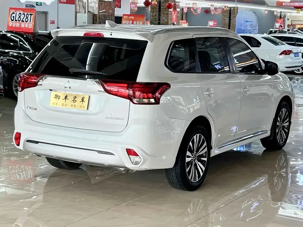 Mitsubishi Outlander 2022 из CN, фото 4