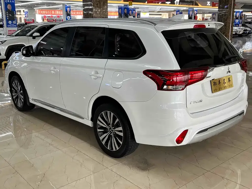 Mitsubishi Outlander 2022 из CN, фото 6