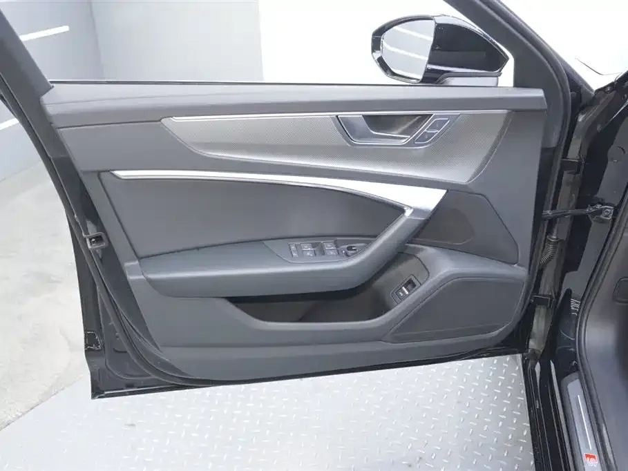 Audi A6L 2023 из CN, фото 7