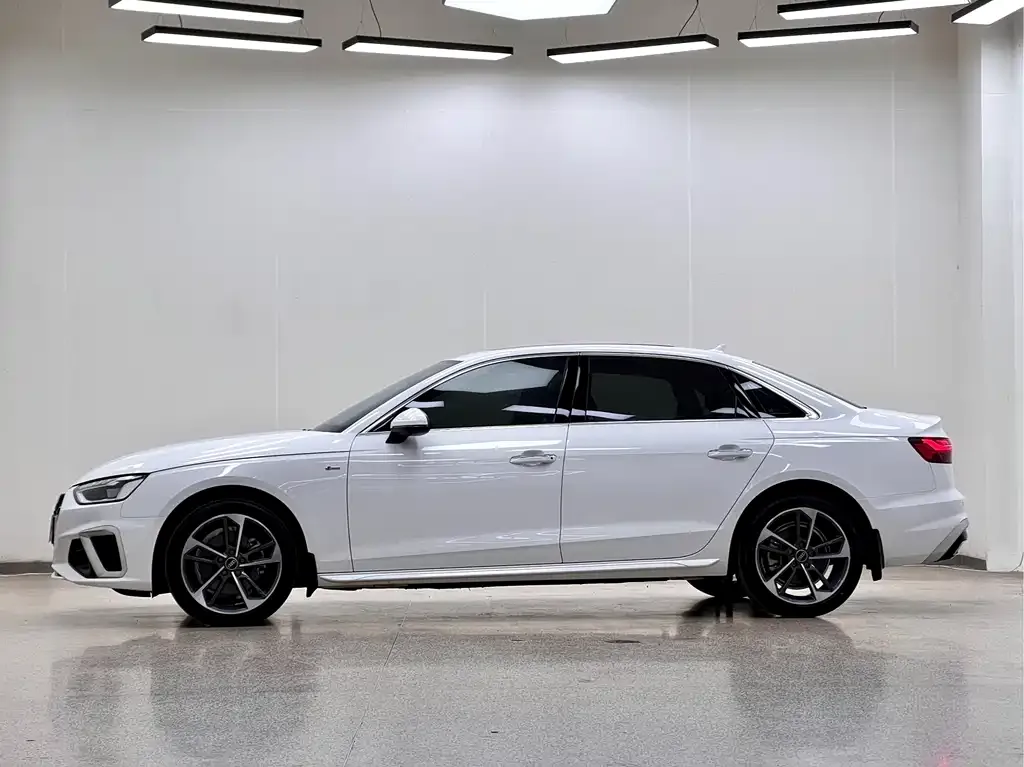 Audi A4L — фото 4