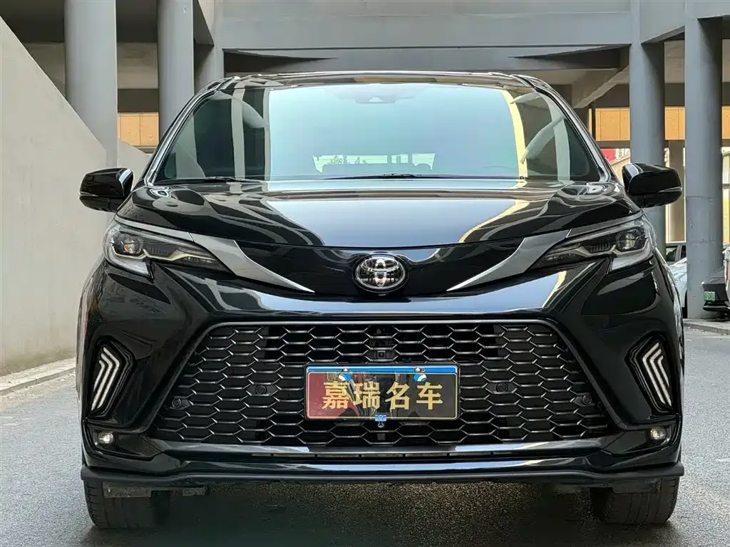 Toyota Granvia — фото 2