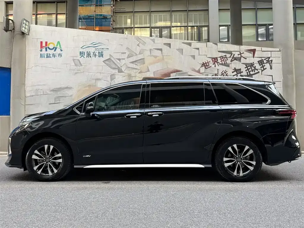 Toyota Granvia — фото 3