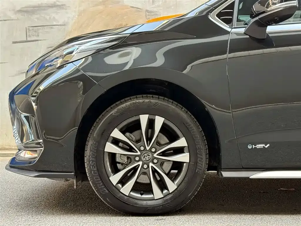Toyota Granvia — фото 6
