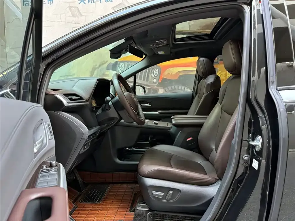 Toyota Granvia — фото 9