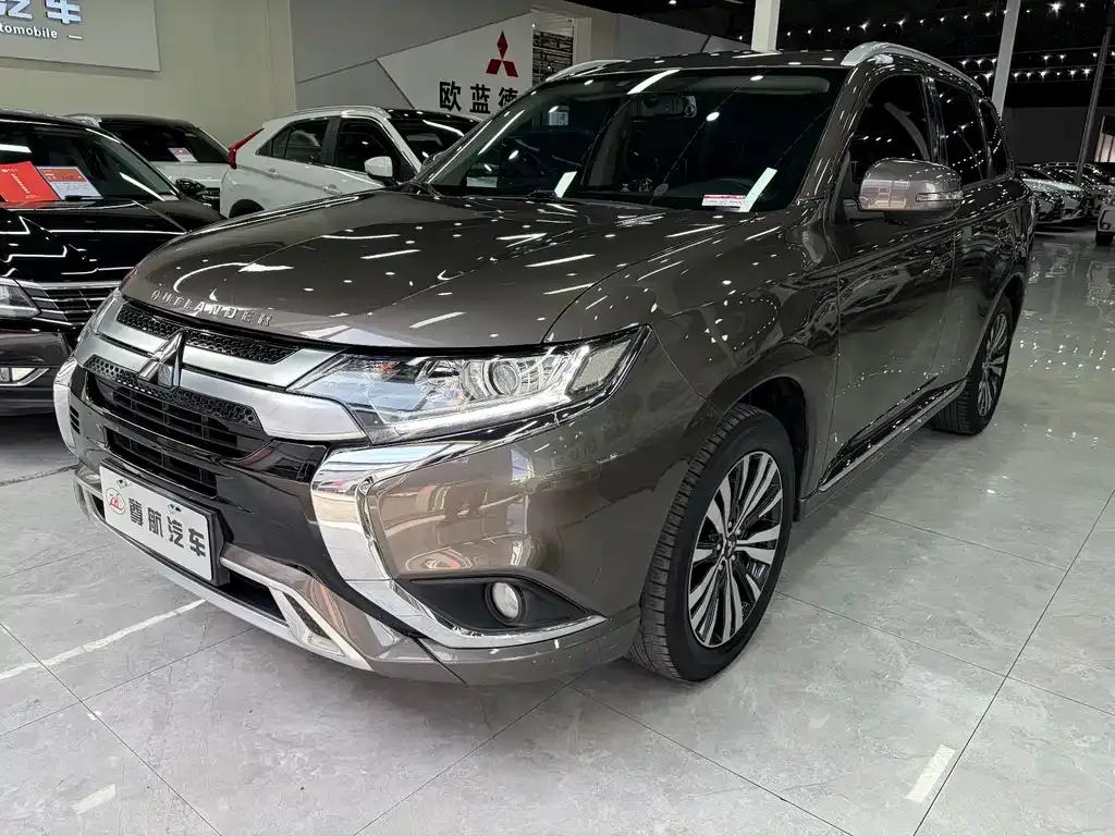 Mitsubishi Outlander — фото 2