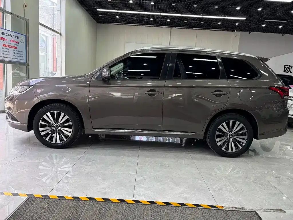 Mitsubishi Outlander — фото 3