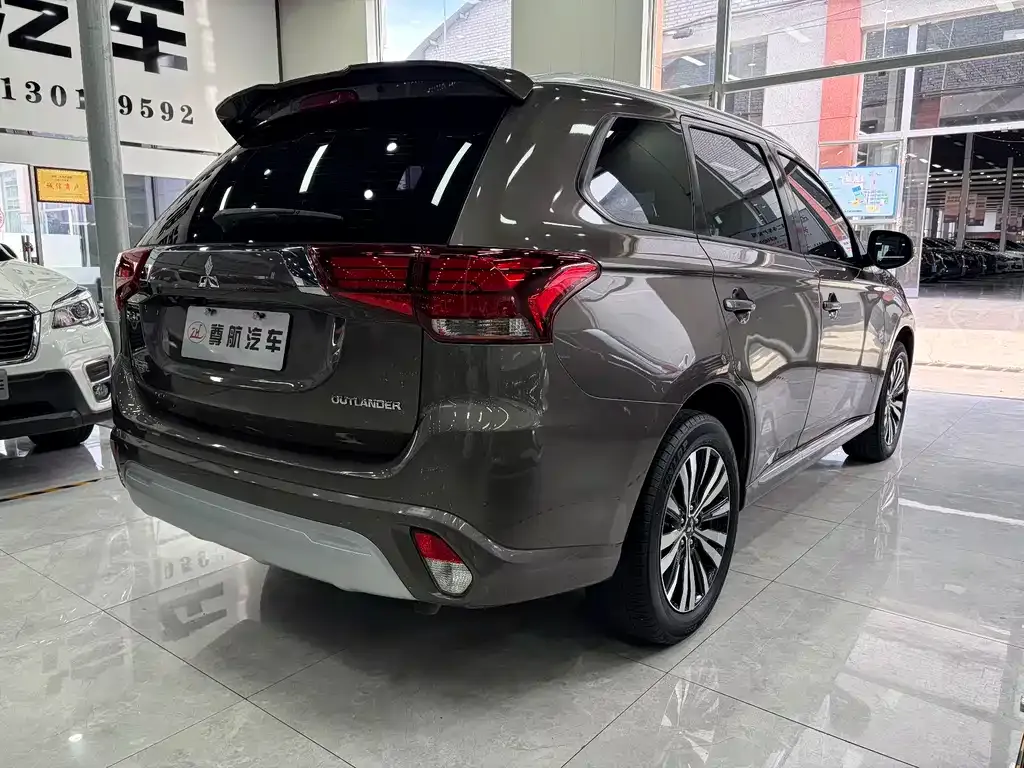 Mitsubishi Outlander — фото 6