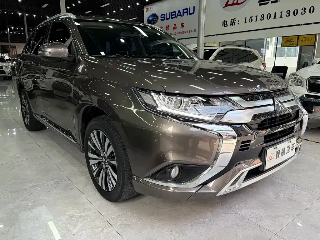 Mitsubishi Outlander — фото 7